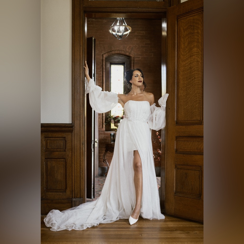 AW Bridal wedding dress- READ DESCRIPTION